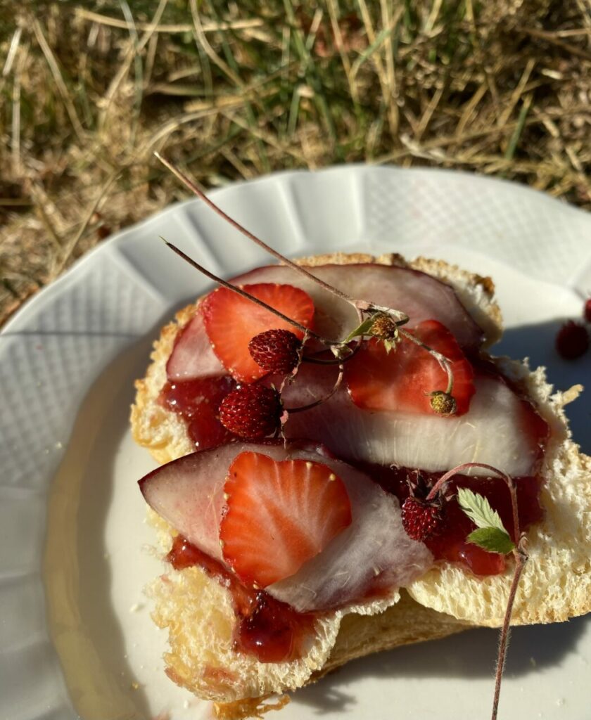 Un carpaccio de fruits rouges pour un goûter aux saveurs marquantes