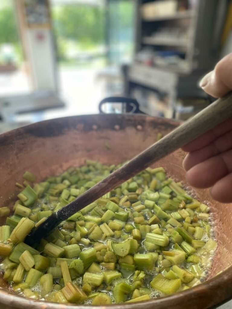 Les goûts et les bonheurs de l’été ! 6 Première étape de la cuisson de la rhubarbe