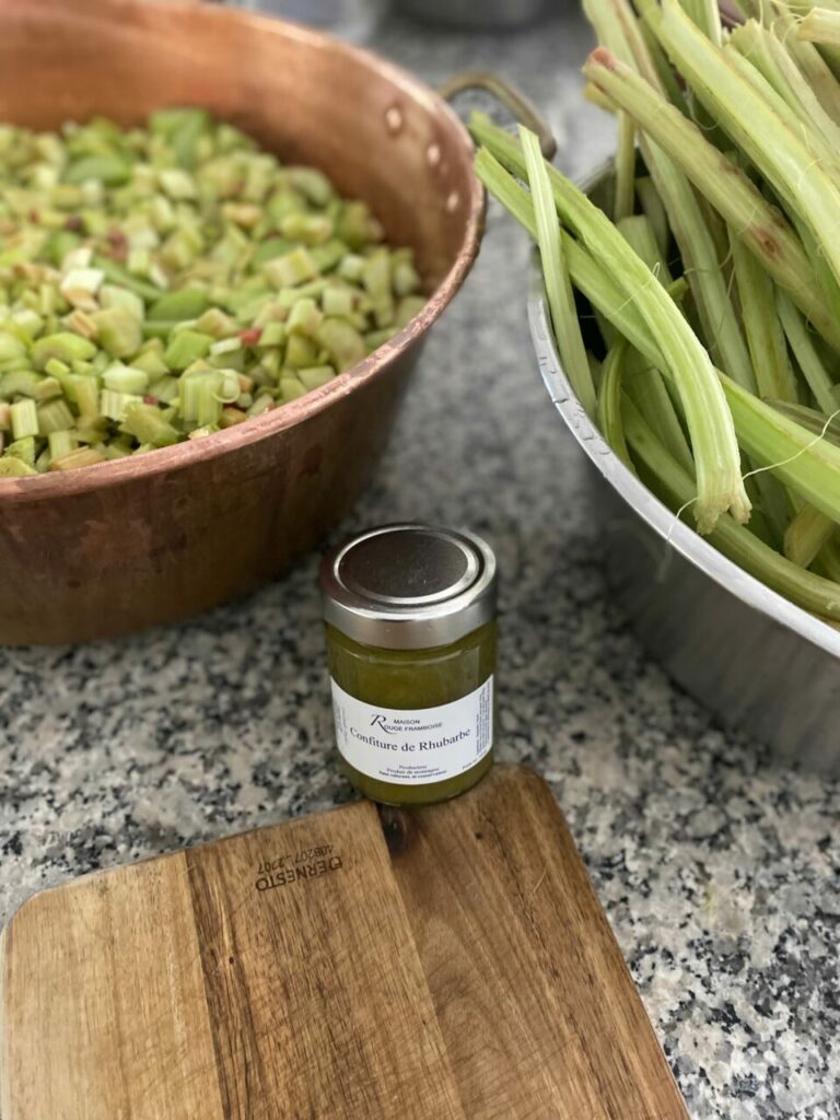 Les goûts et les bonheurs de l’été ! 8 Rhubarbe entière, coupée et transformée en confiture