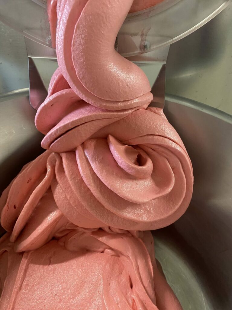 Sorbet de framboise fabriqué dans l'atelier Maison Rouge Framboise